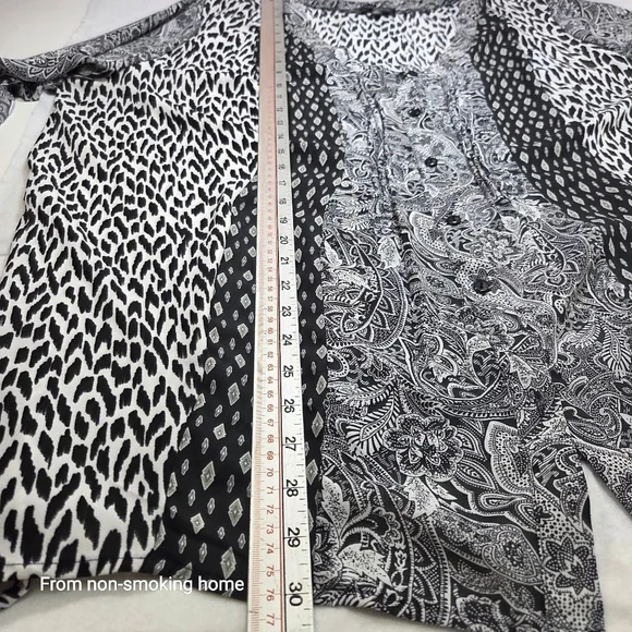 Women's NOTATIONS Plus 3X Black & White Patterned Blouse - Picture 8 of 8